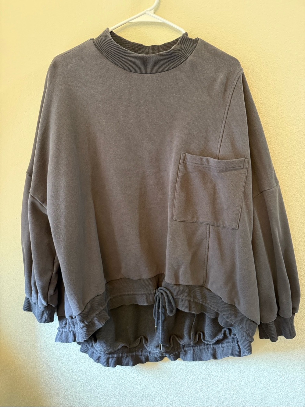 Cozy Oversized Crewneck Sweatshirt with Pocket - Gray